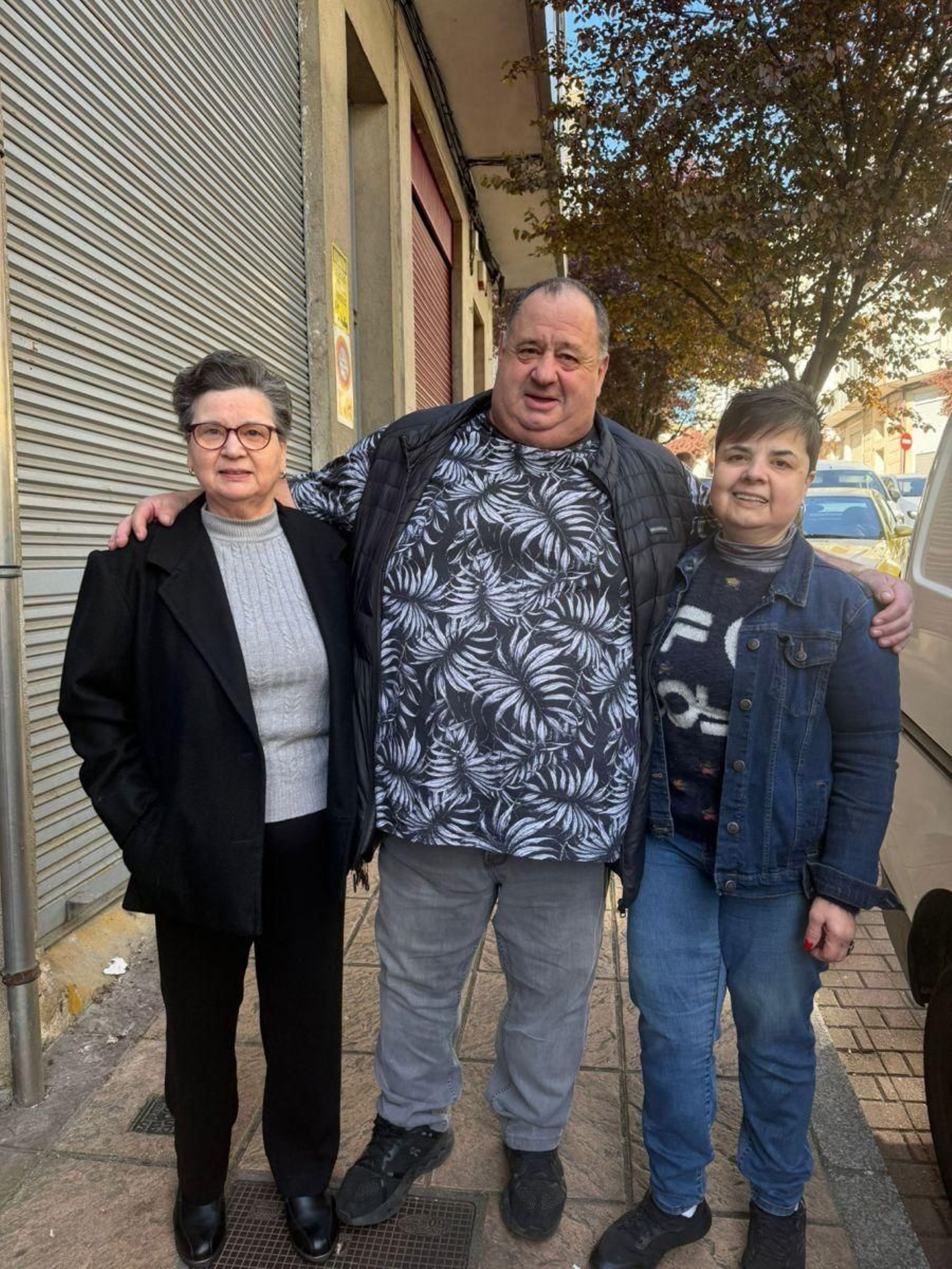Marabú con su madre y su hermana.