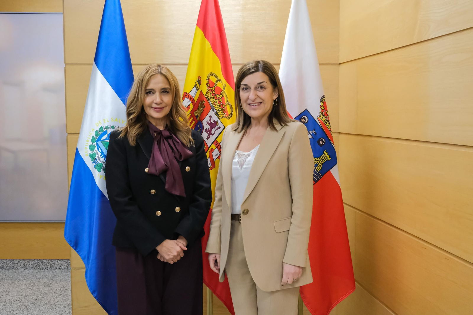 La presidenta con la embajadora de
