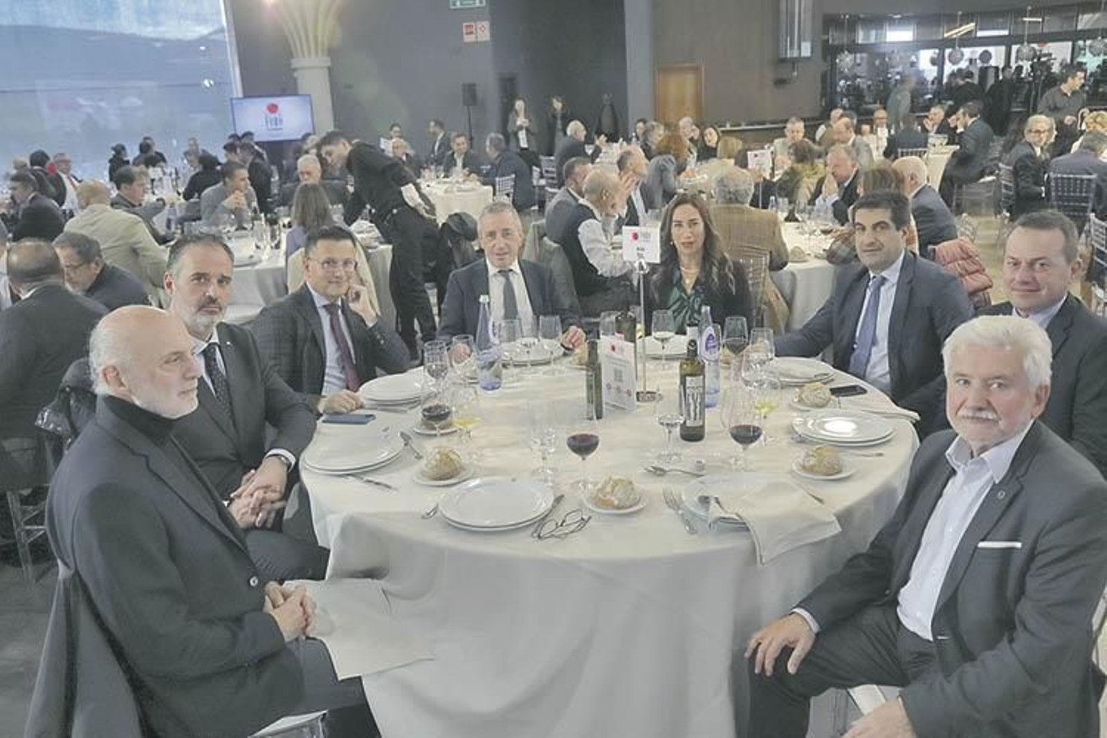 Manuel Cabezas, presidente del PP de la ciudad; Rubén Saavedra, director territorial de Abanca; José González, conselleiro de Medio Rural; Julio Rodríguez, director de Atlántico; Silvia Valdés, secretaria xeral de Medios de la Xunta; Gabriel Alén, delegado territorial de la Xunta; Carlos Barbosa, subdirector general de La Región, y Rosendo Fernández, vicepresidente de la Deputación.