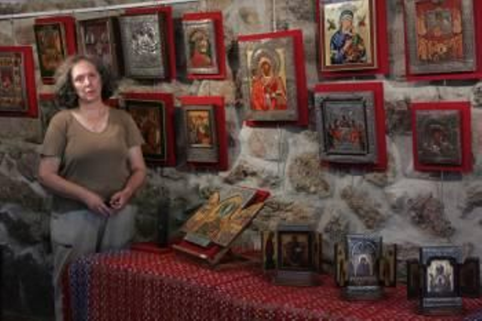 Soledad Blanco es la autora y directora de las piezas que integran el museo de los iconos de Bande (Foto: MARCOS ATRIO)