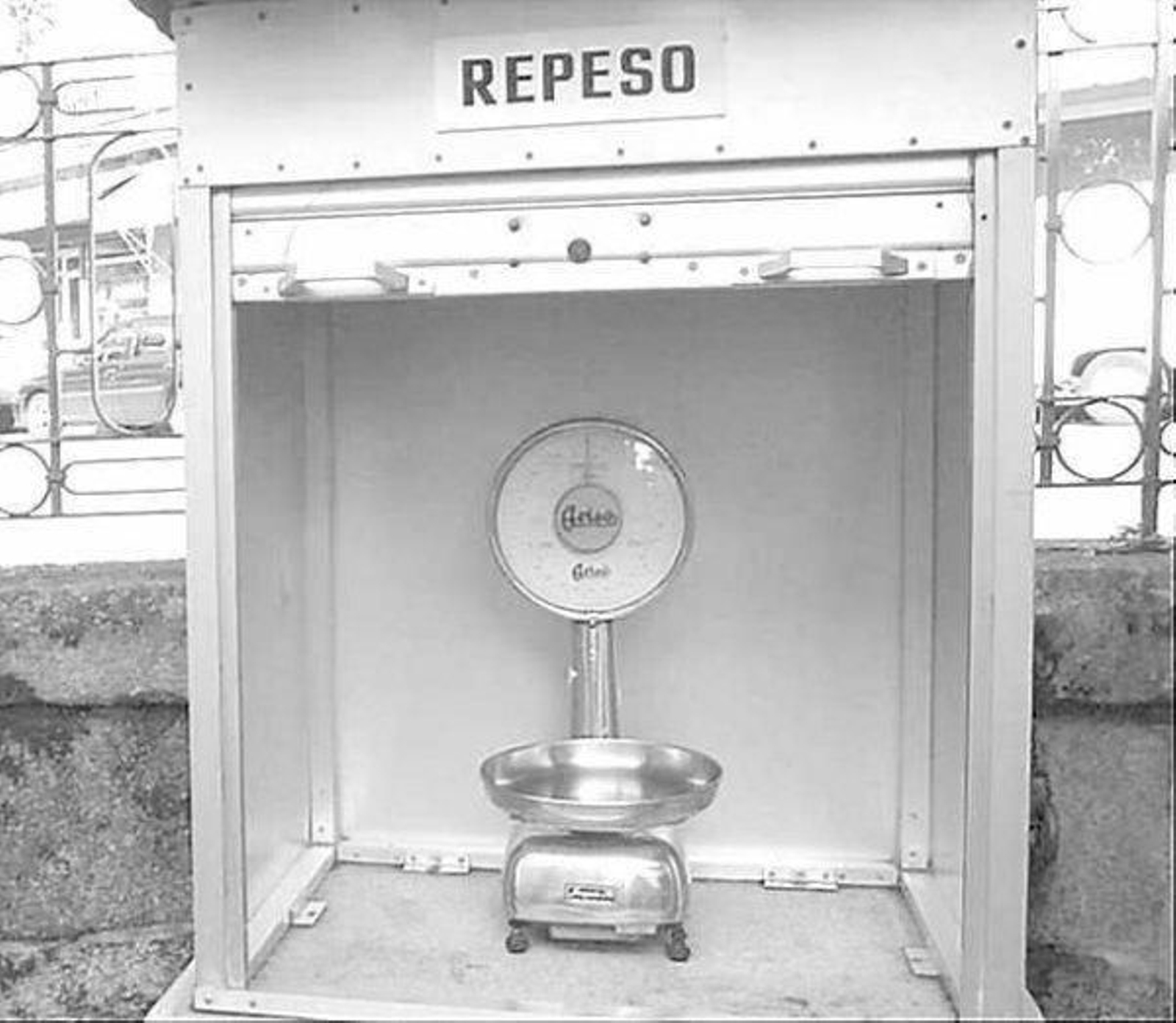 La báscula pública de la Plaza de Abastos, hoy tal cual fue instalada hace 25 años.