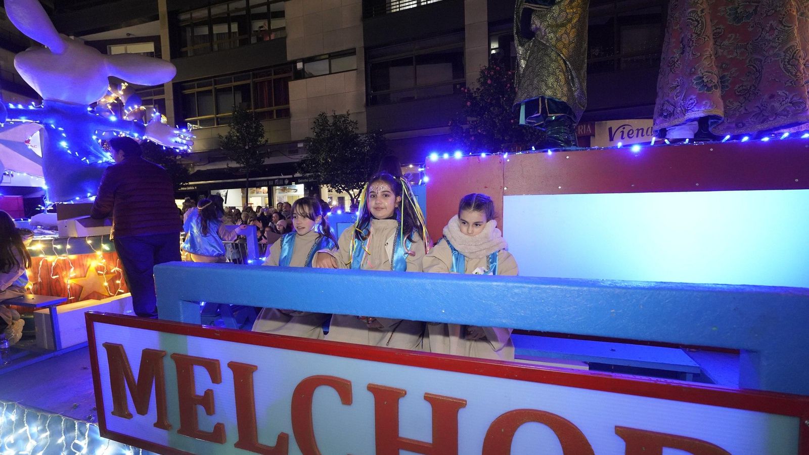 Galería | La Cabalgata de Reyes llena la ciudad de magia