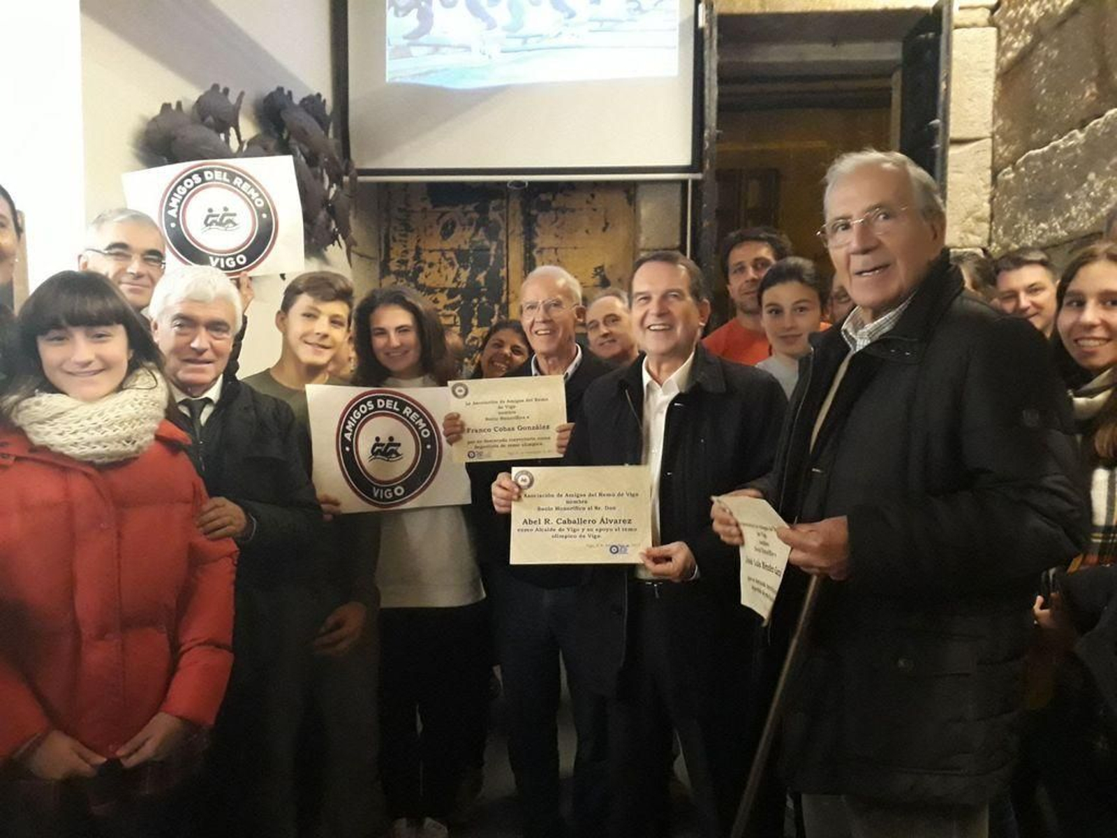 Méndez, a la derecha en primer término, en una acto en Vigo.