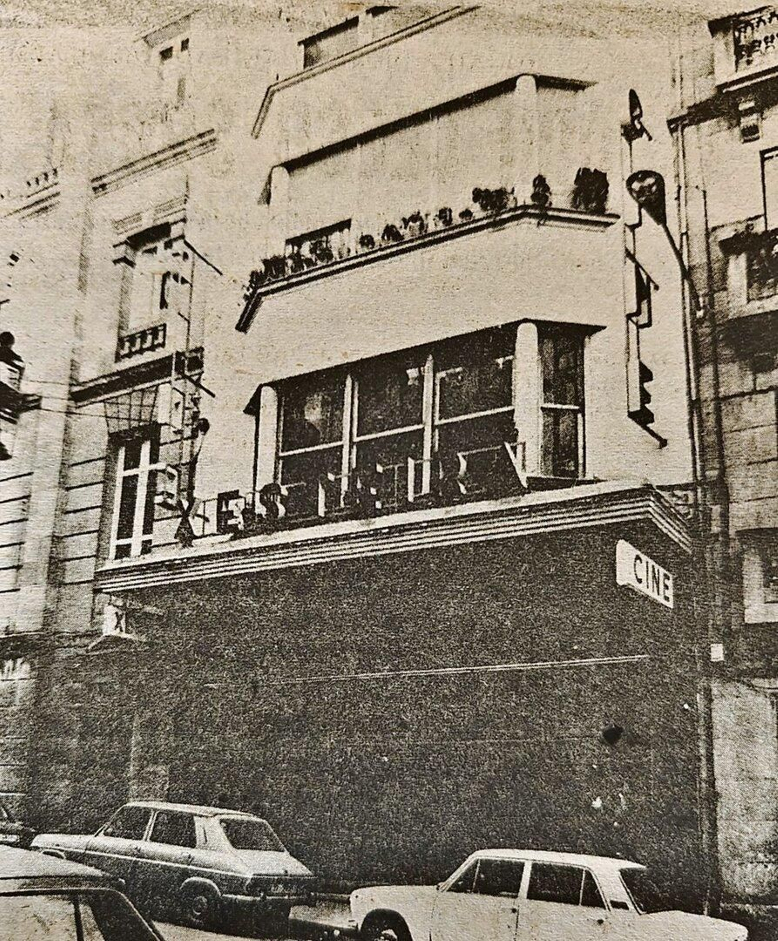 Fachada del Coliseo Xesteira, el cine con mejor programación en 1974.