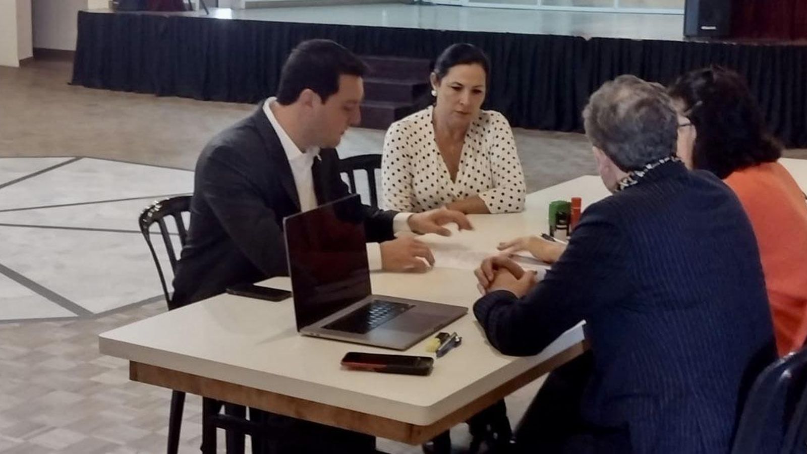 El Gobernador del Estado del Paraná, Carlos Massa Ratinho Junior, tramitando su nacionalidad