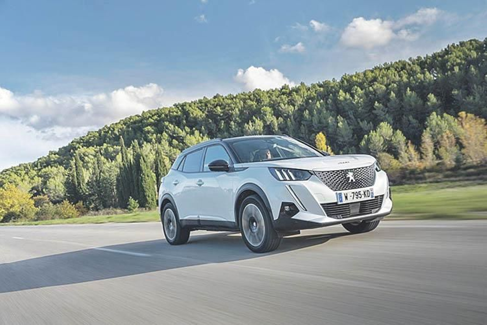 El Peugeot 2008 E es un referente.