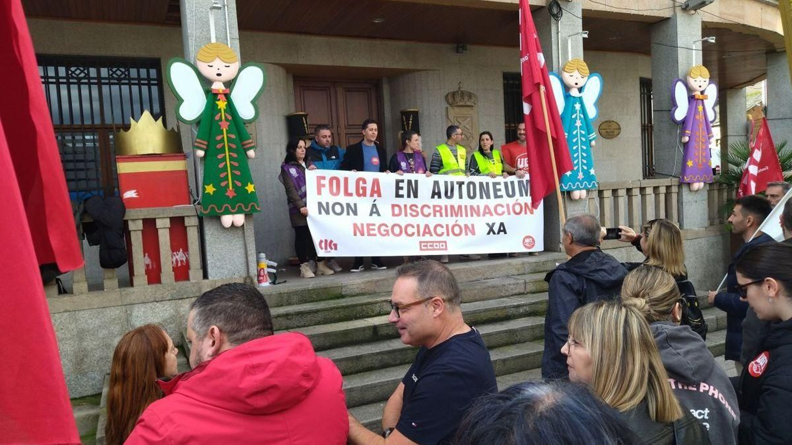 El comité de empresa de Autoneum en la concentración de A Rúa.