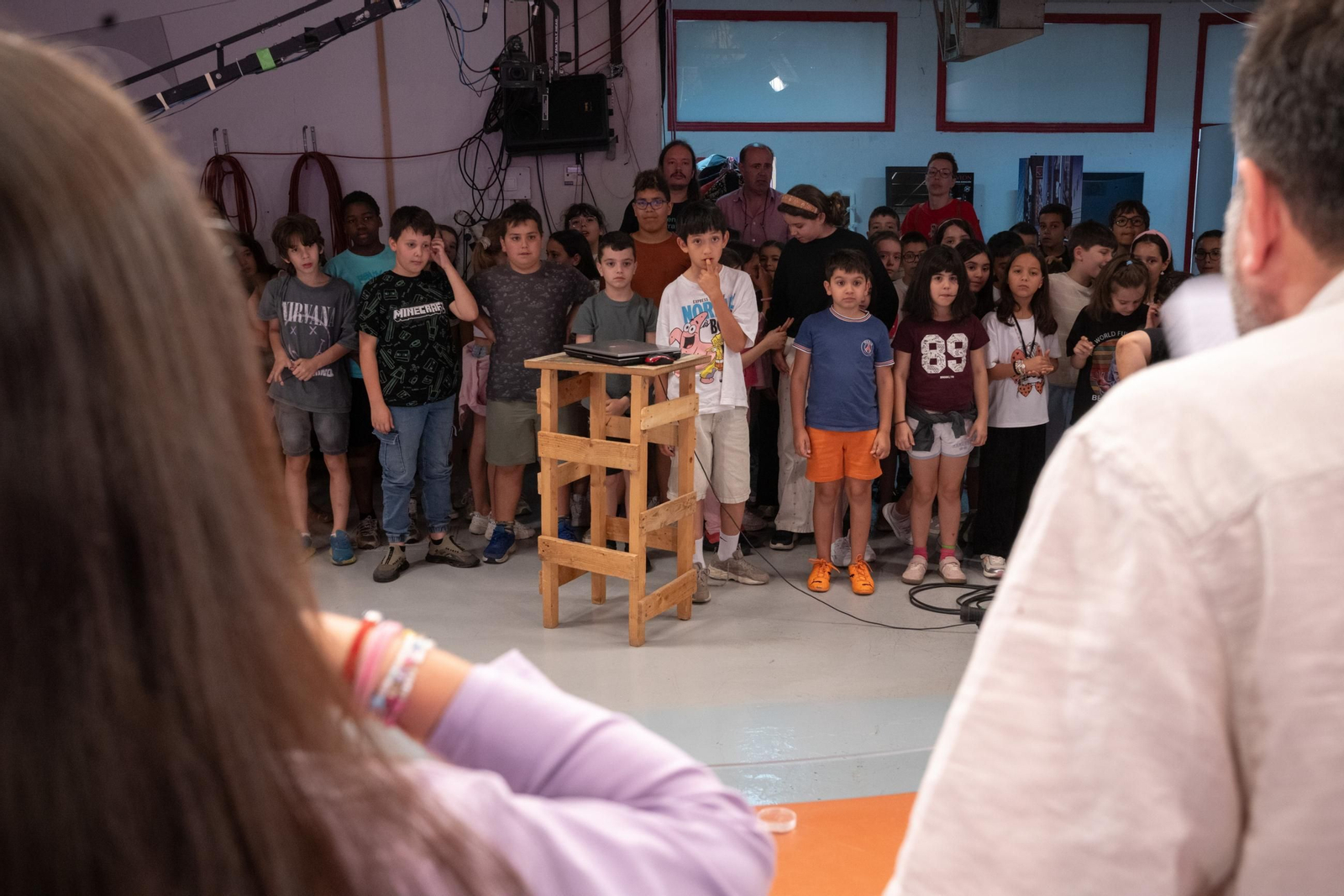 Visita dos alumnos do colexio Albino Núñez ó plató de Telemiño