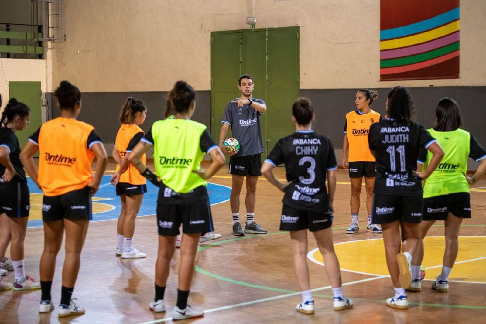 El Ourense Ontime, durante un entrenamiento en la central de Os Remedios.