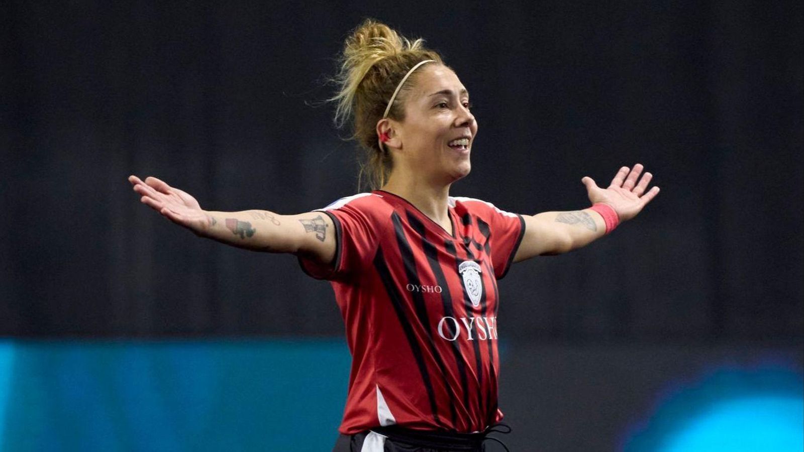 La jugadora tudense celebra un gol con su equipo de la Queens League, las Aniquiladoras.