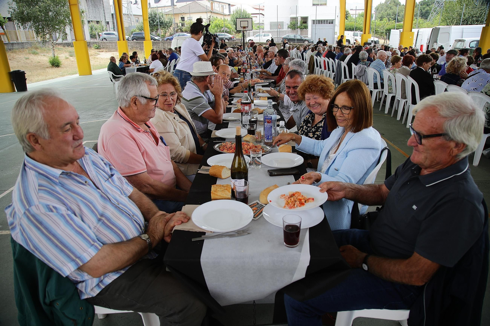 Galería | Biscoito de fariña, ovos, azucre e manteiga para celebrar a Festa da Bica en A Pobra de Trives