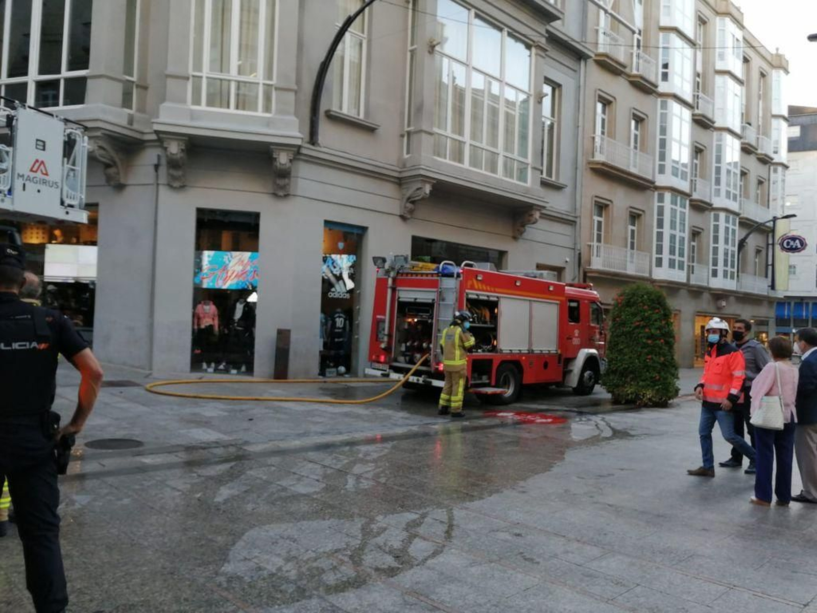 Un incendio se desata en la sede del Celta // Vicente Alonso