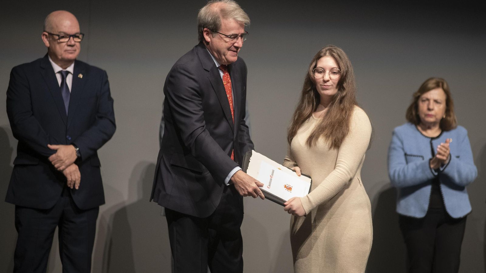 Galería | Reconocimientos por los incendios y los mejores relatos, protagonistas del Día de la Constitución en Ourense