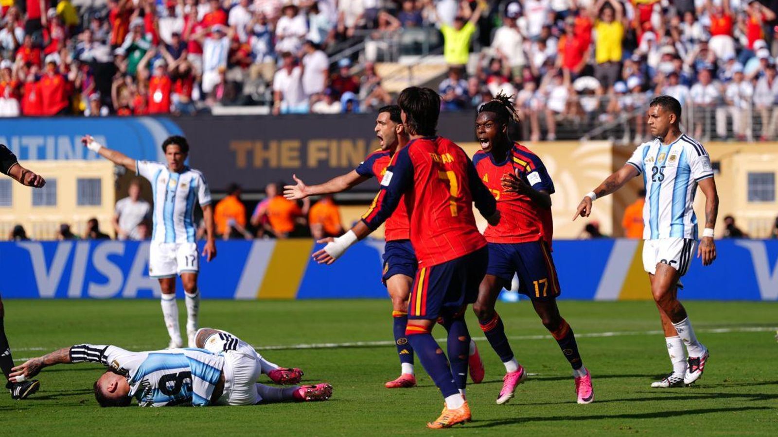 Gol anulado a Nico por falta