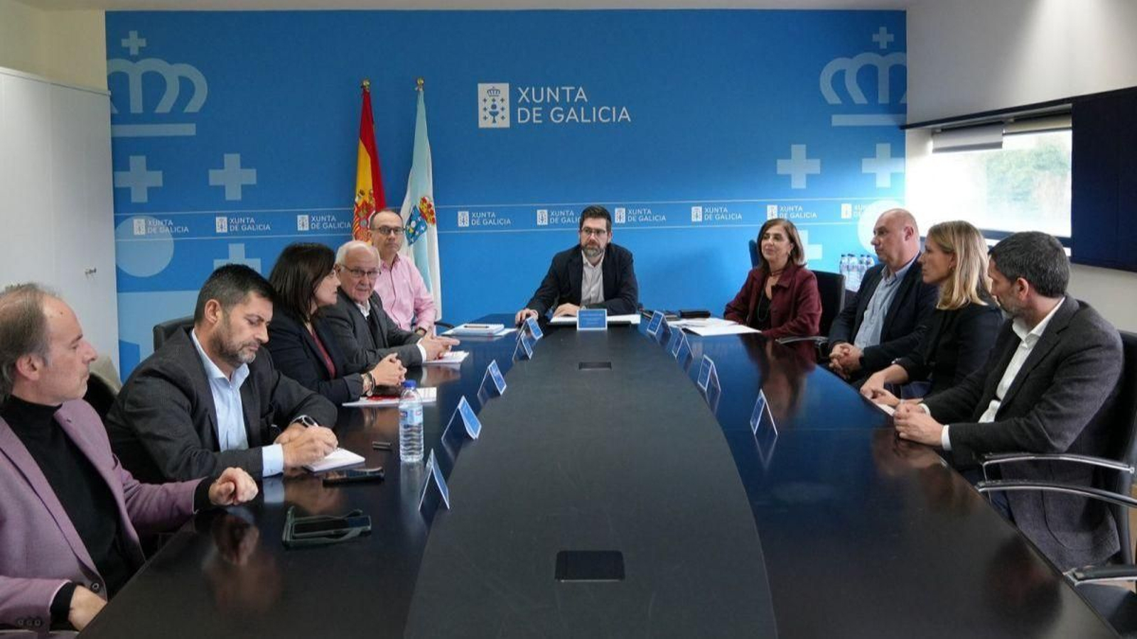 Pablo Fernández, el viernes, con representantes del sector.