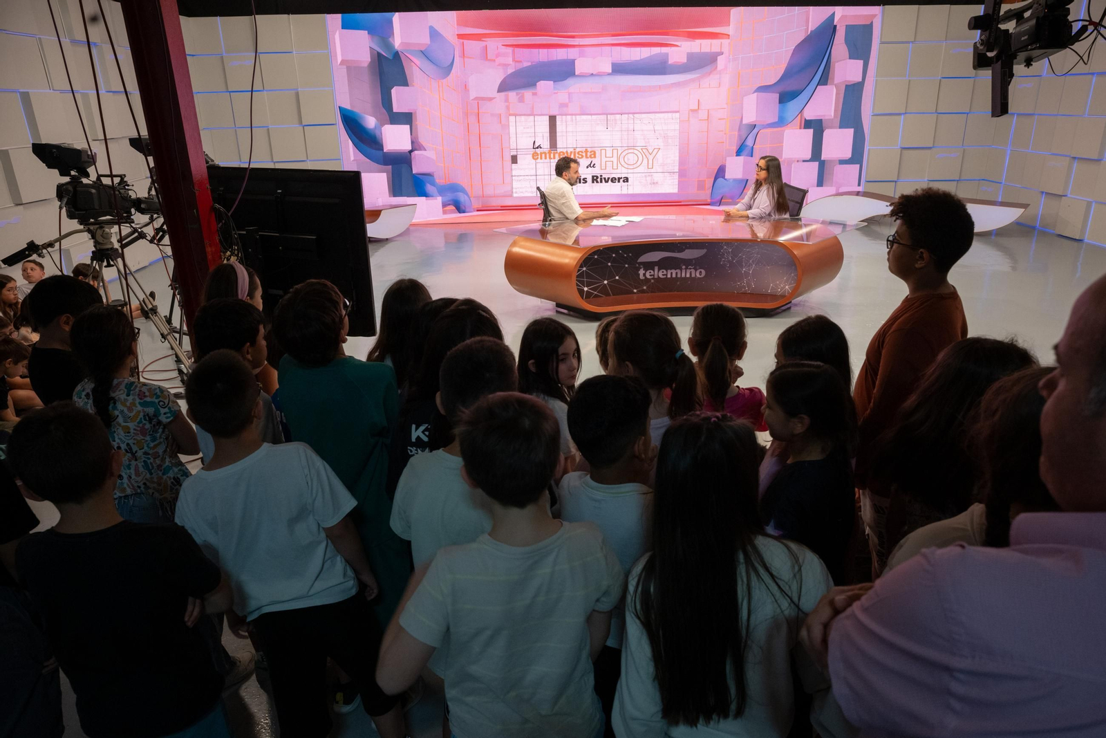 Visita dos alumnos do colexio Albino Núñez ó plató de Telemiño