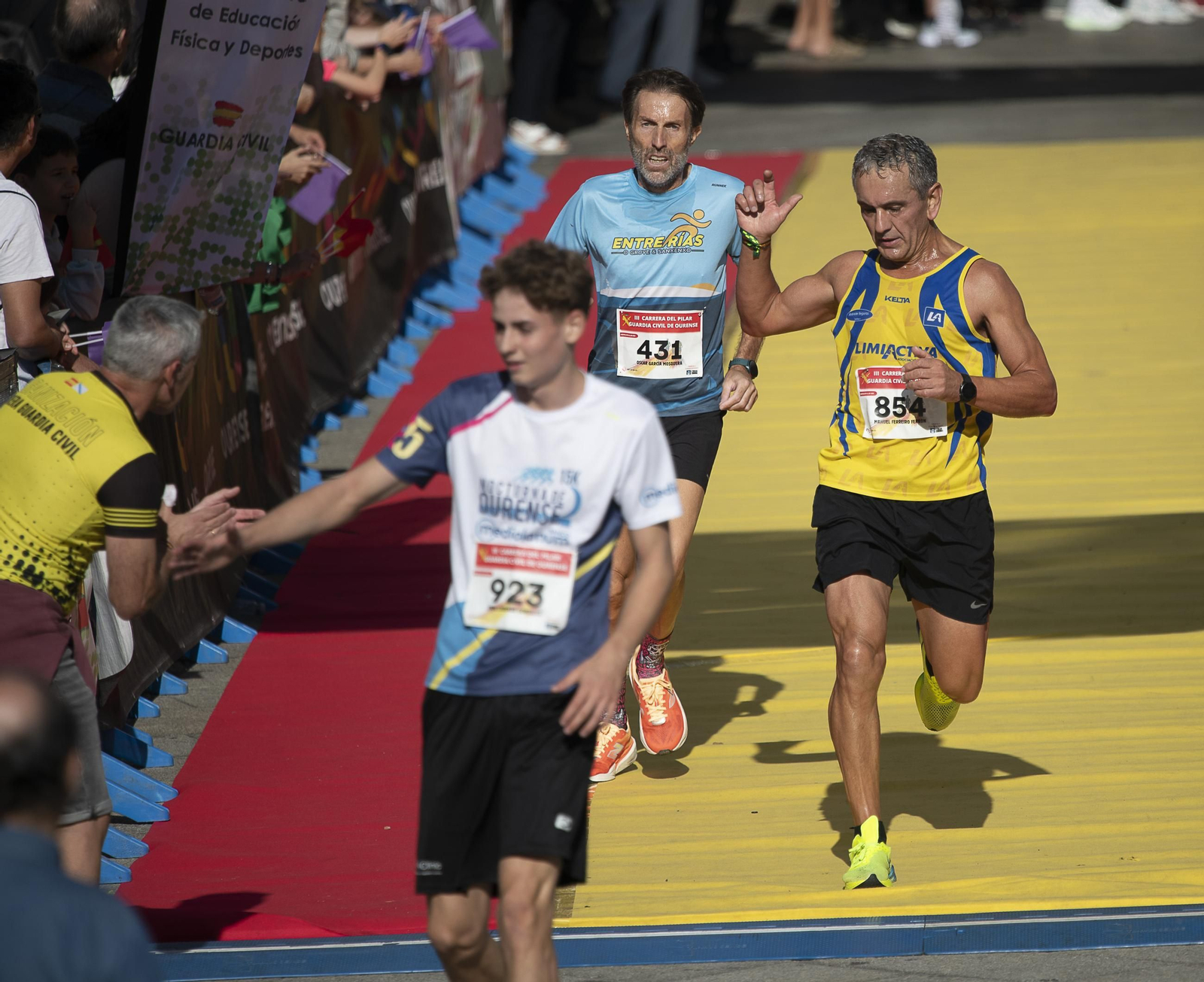 Galería | Ourense disfruta de la Carrera de la Guardía Civil un año más
