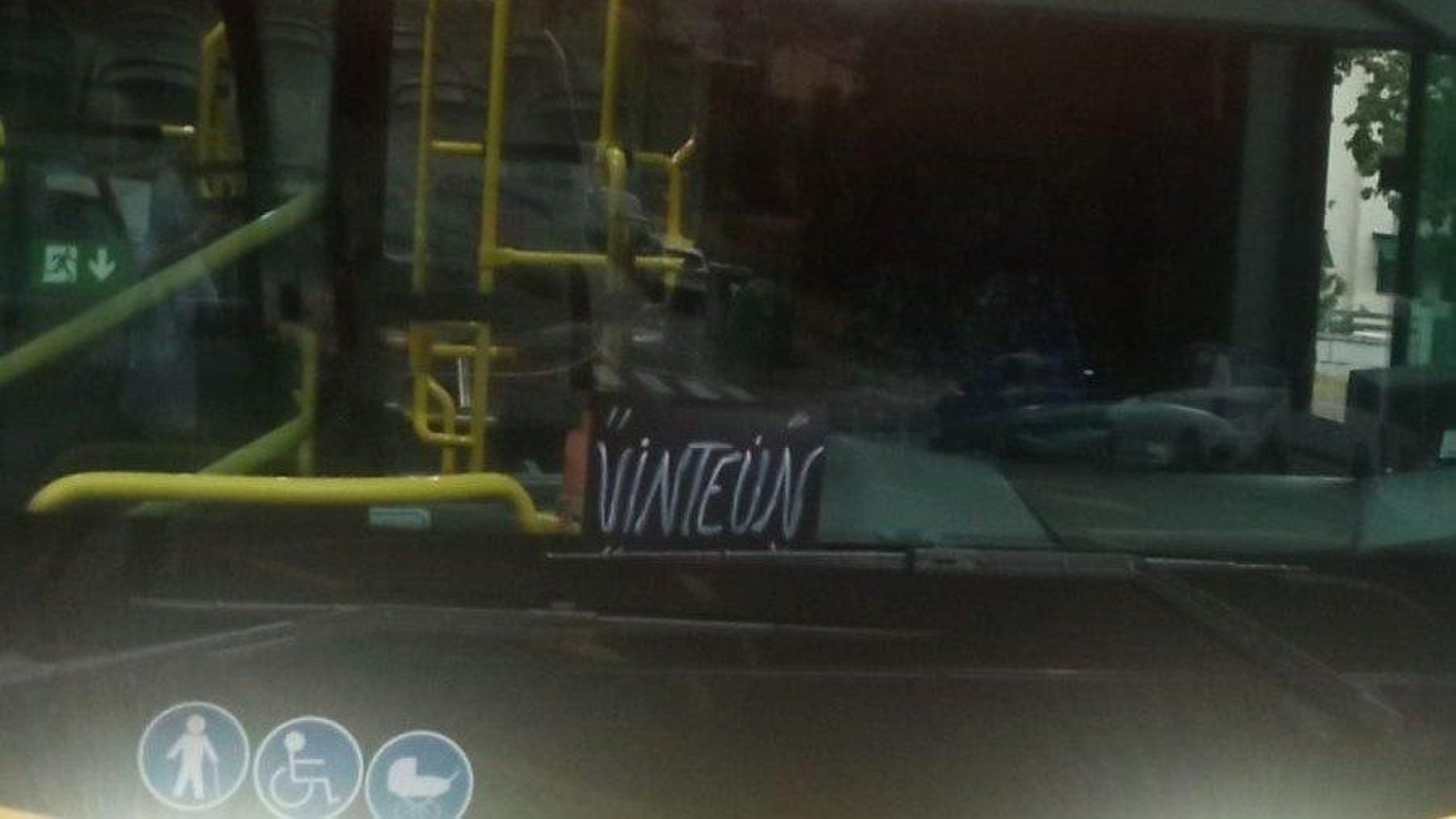 Letreros alternativos en los busitos