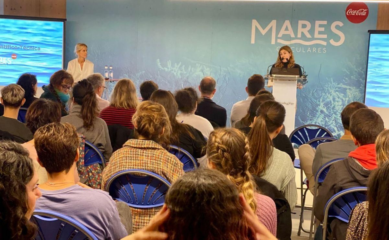 Un momento de la jornada celebrada ayer en el edificio Redeiras, con la vicerrectora Natalia Caparrini.