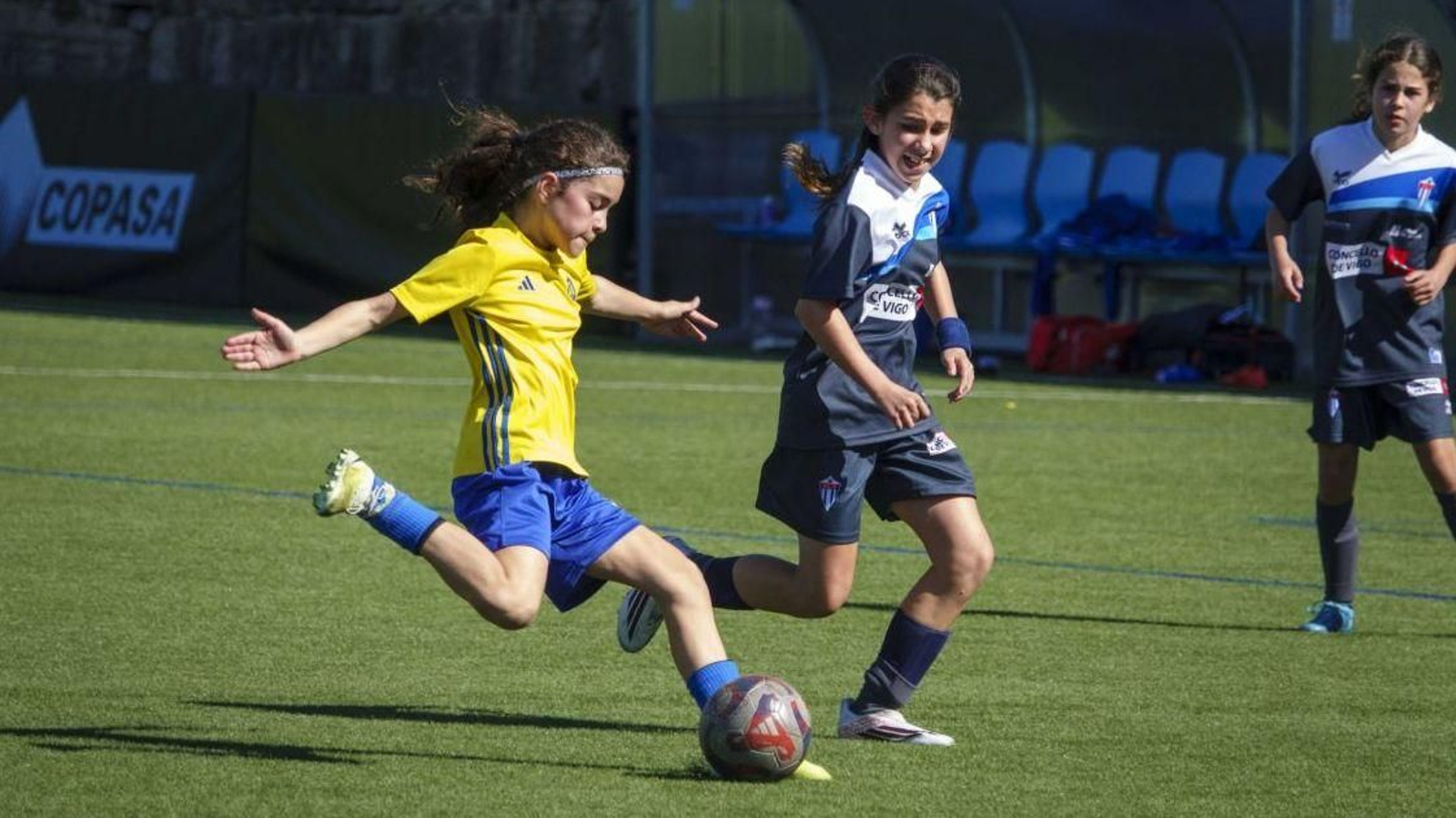 Un milleiro de rapazas en idades alevín, infantil e cadete gozaron do fútbol durante o xoves, o venres e onte sábado nun total de 95 encontros nesta segunda edición do torneo.