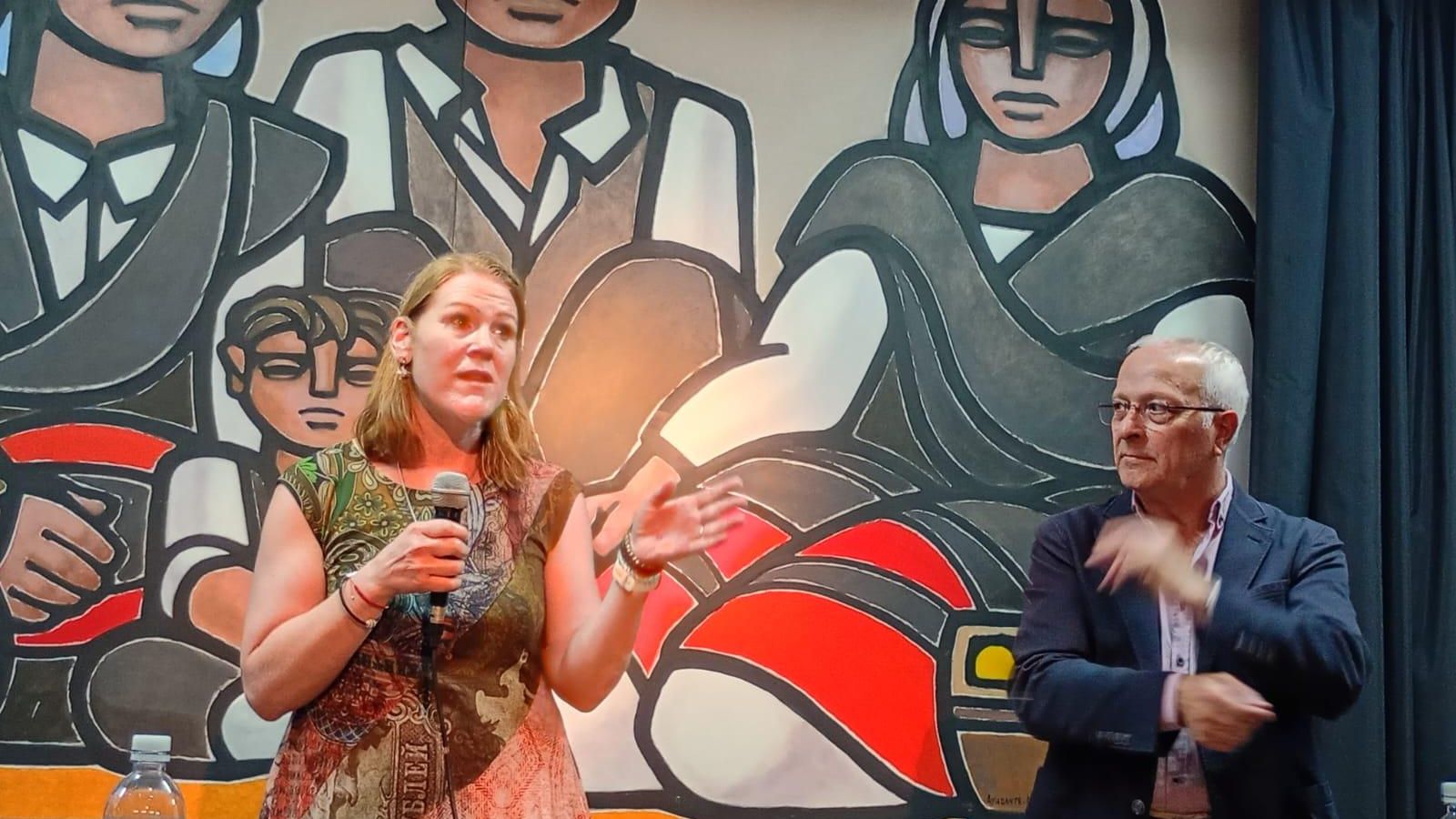 la representante de Irlanda, Michelle Yalch en uso de la palabra.