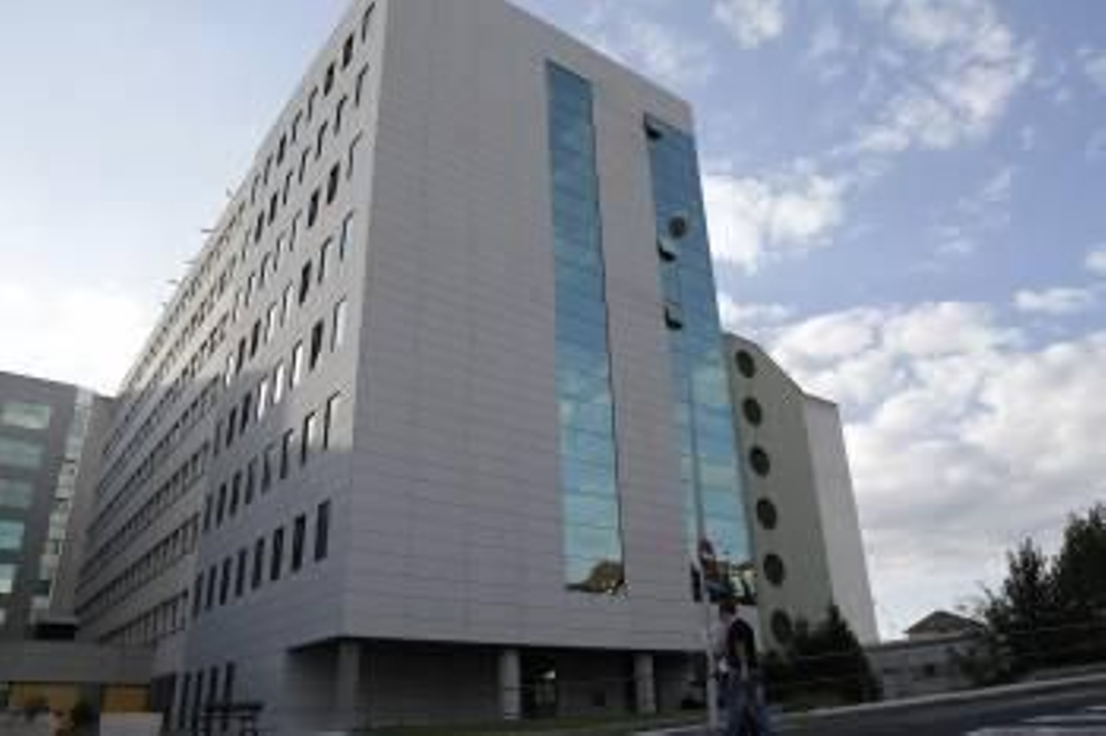 La infección bacteriana detectada en el CHOU, mantiene a nueve enfermos hospitalizados. (Foto: Jose Paz)