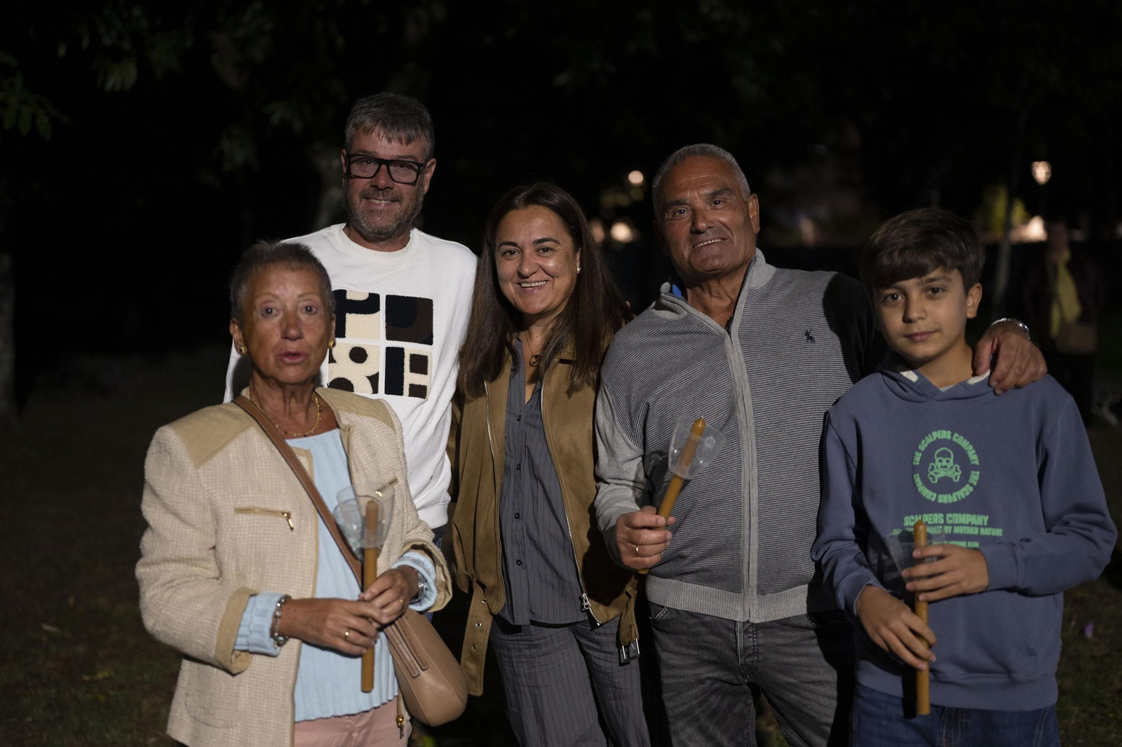 Un momento de la procesión nocturna en honor a la Virgen de la Saleta a su paso por San Cristovo de Cea