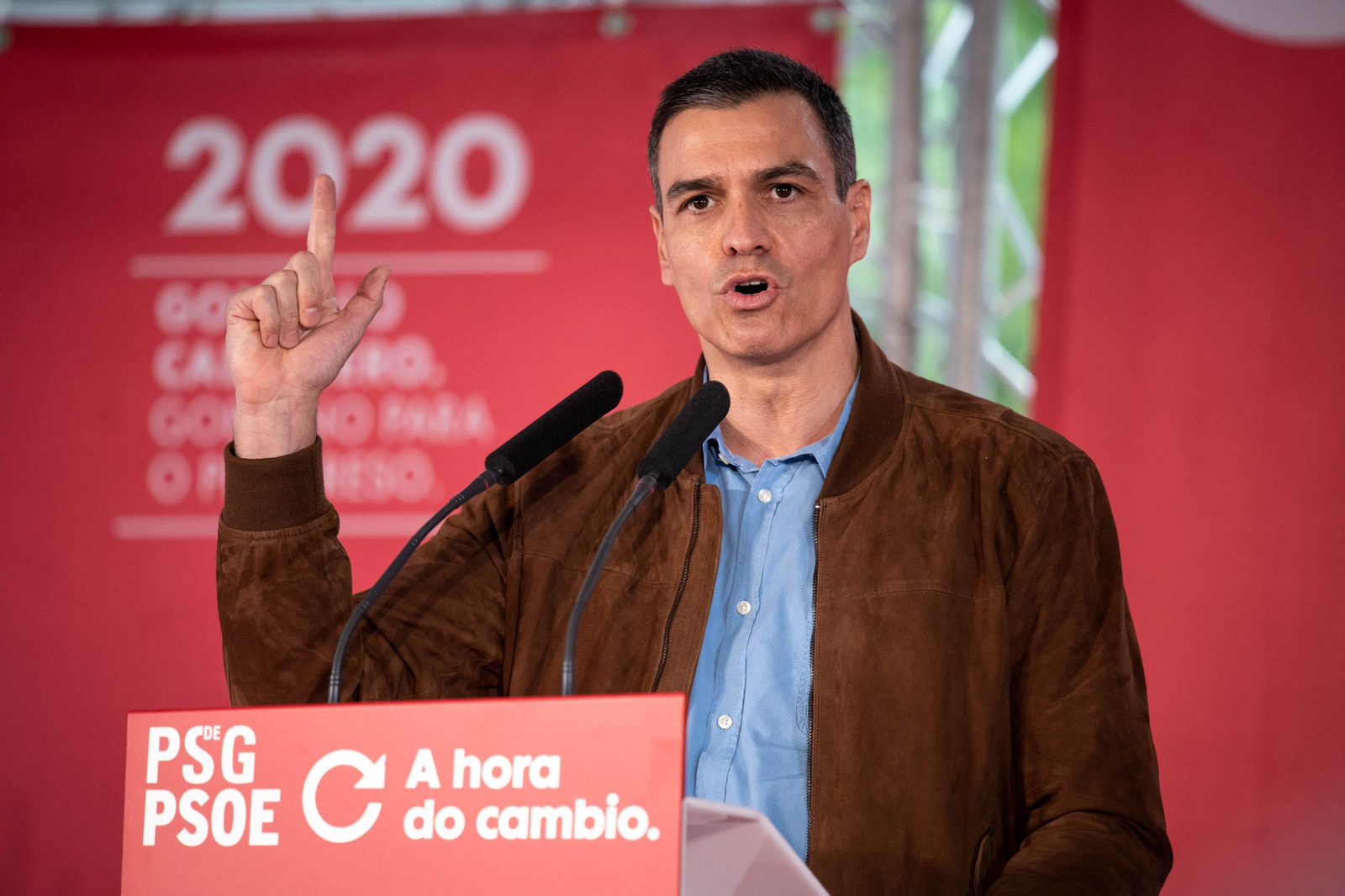 OURENSE (XARDÍNS DO POSÍO). 27/06/2020. OURENSE. El presidente del gobierno, Pedro Sánchez, acompaña al candidato a la Xunta de Galicia, Gonzalo Caballero y a Marina Ortega en un mitin del PSdeG-PSOE. FOTO: ÓSCAR PINAL

Pedro Sánchez