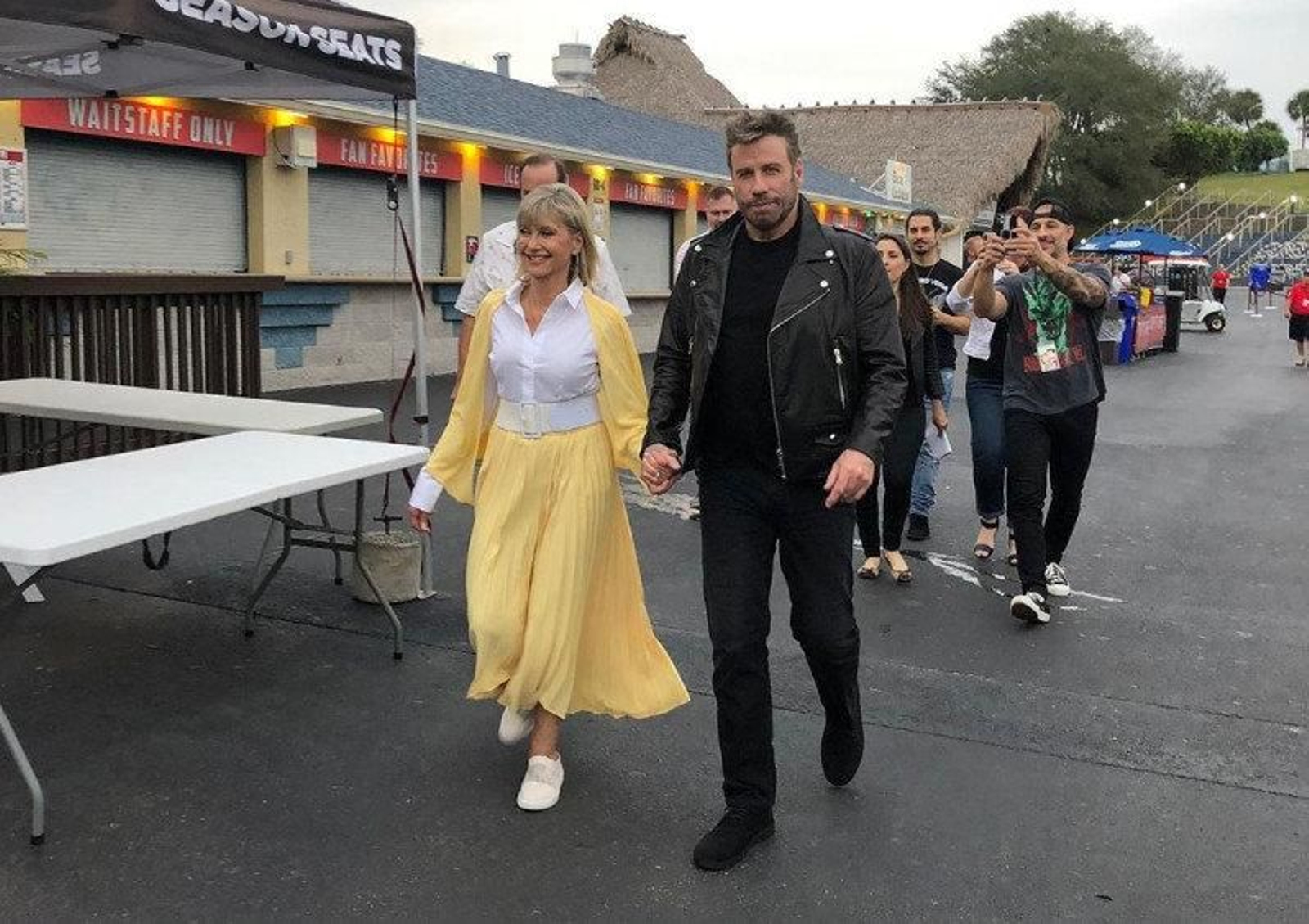 Olivia Newton-John y John Travolta, caracterizados como los protagonistas de "Grease". (Foto: Instagram | @therealonj)
