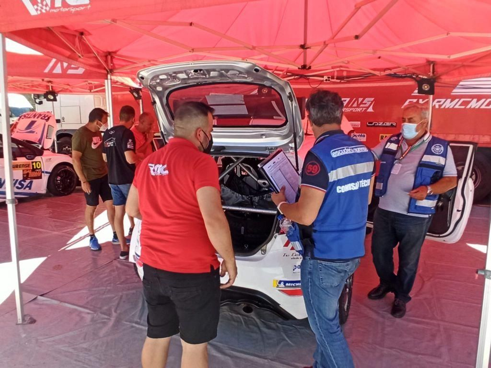 La jornada de verificaciones de este martes en Expourense da las últimas pinceladas para el Rally 2021 (David Villarino y Diego Sotelo)