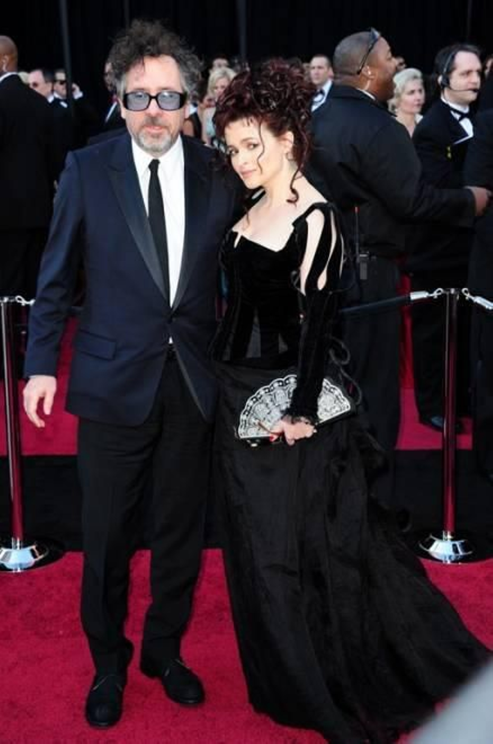 El director Tim Burton (d) y la actriz Helena Bonham Carter.
