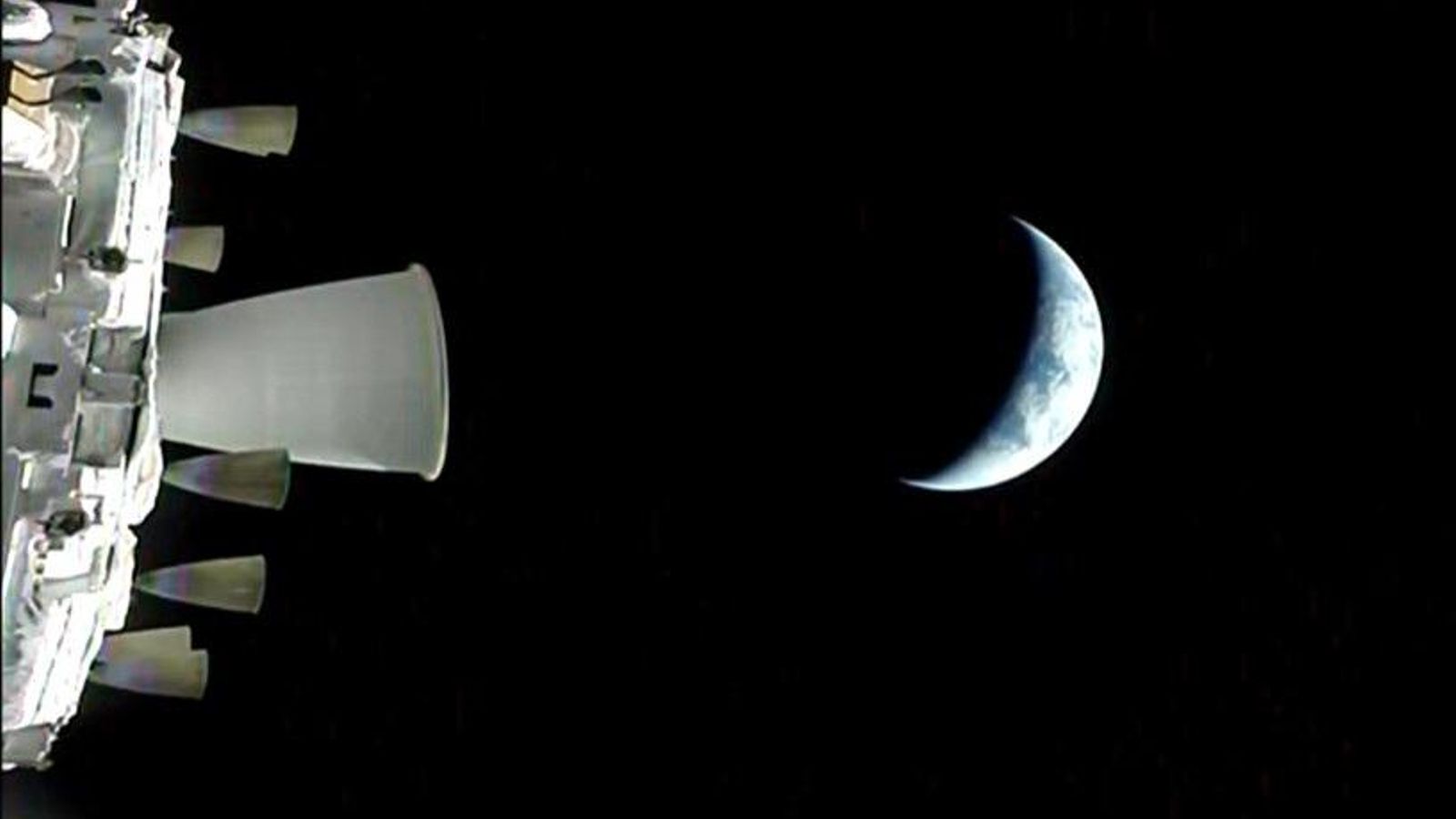 La Artemis II en su viaje a la Luna.