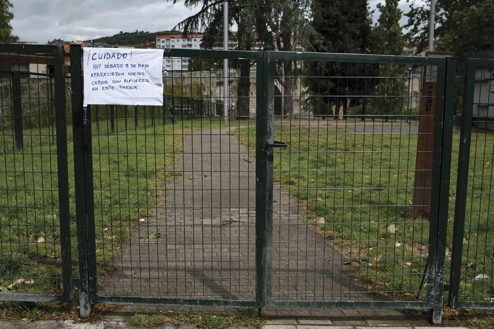 El parque canino de Salesianos cerrado en mayo por más cebos. (Xesús Fariñas)