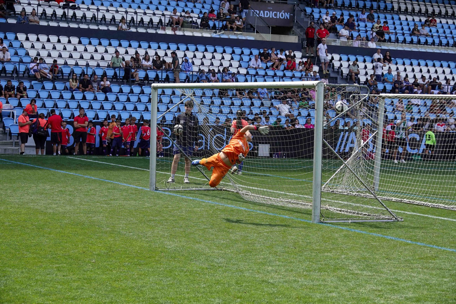 Galería | Balaídos despide la Vigo Cup con el acto de clausura y entrega de medallas