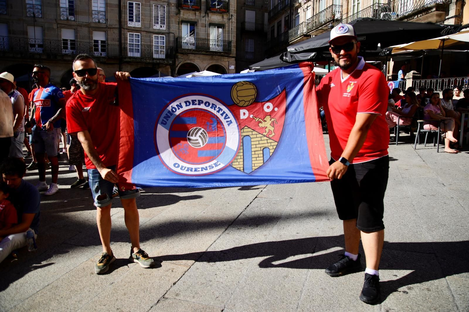 Galería | La afición de la UD Ourense sale a las calle de Ourense para disfrutar del partido, en fotos