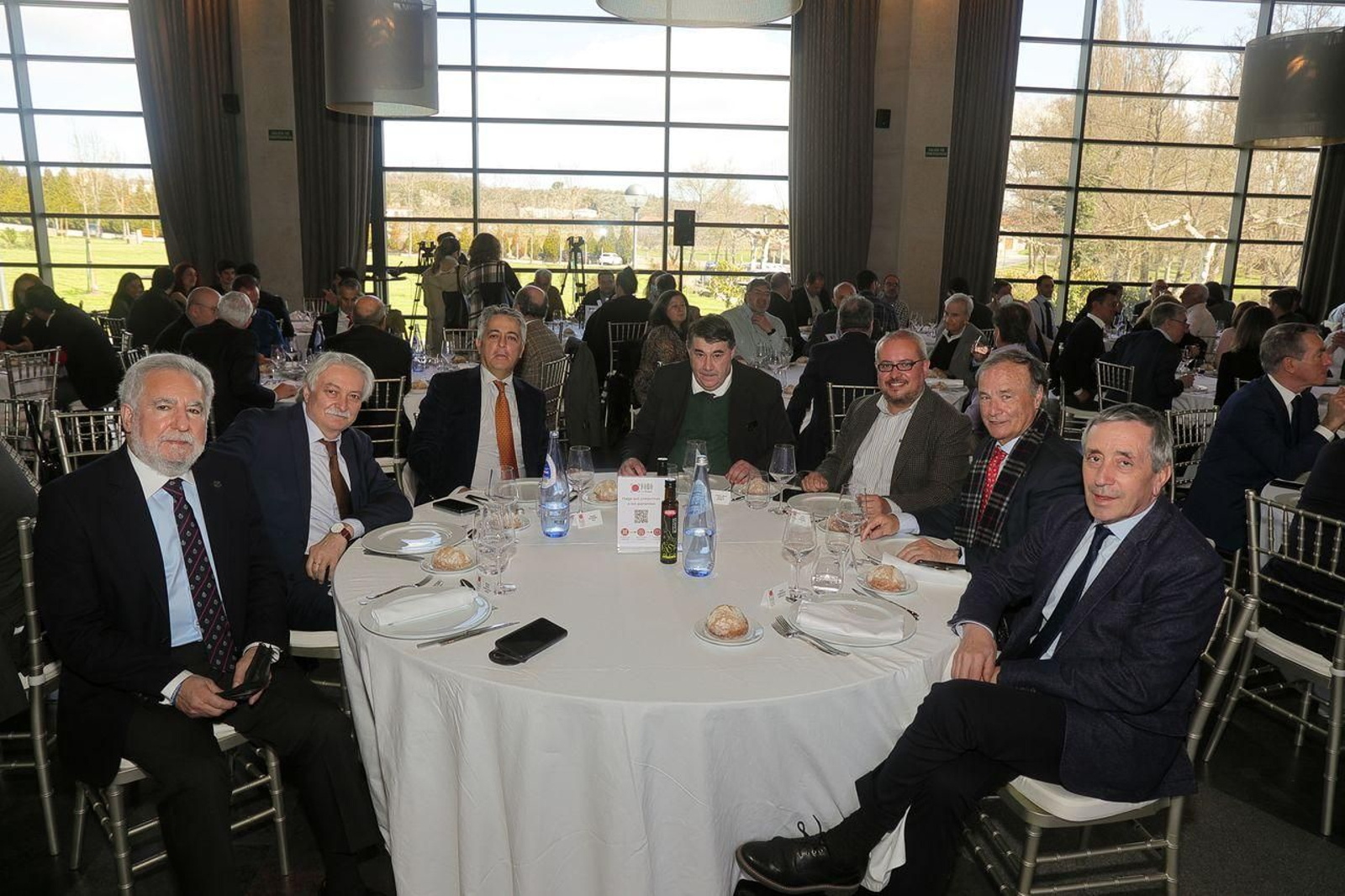 OURENSE 24/03/2022.- Foro la Región con Miguel Anxo Bastos. Mesa Río Miño.  Miguel Ángel Santalices, presidente del Parlamento de Galicia; Emilio González Afonso, subdelegado del Gobierno; Óscar Outeiriño Vila, consejero delegado de La Región; Miguel Anxo Bastos, profesor de Ciencias Políticas en la USC; César Manuel Fernández Gil, vicepresidente de la Deputación de Ourense; Xosé Eduardo López Pereira, presidente de la Fundación Otero Pedrayo. José Paz