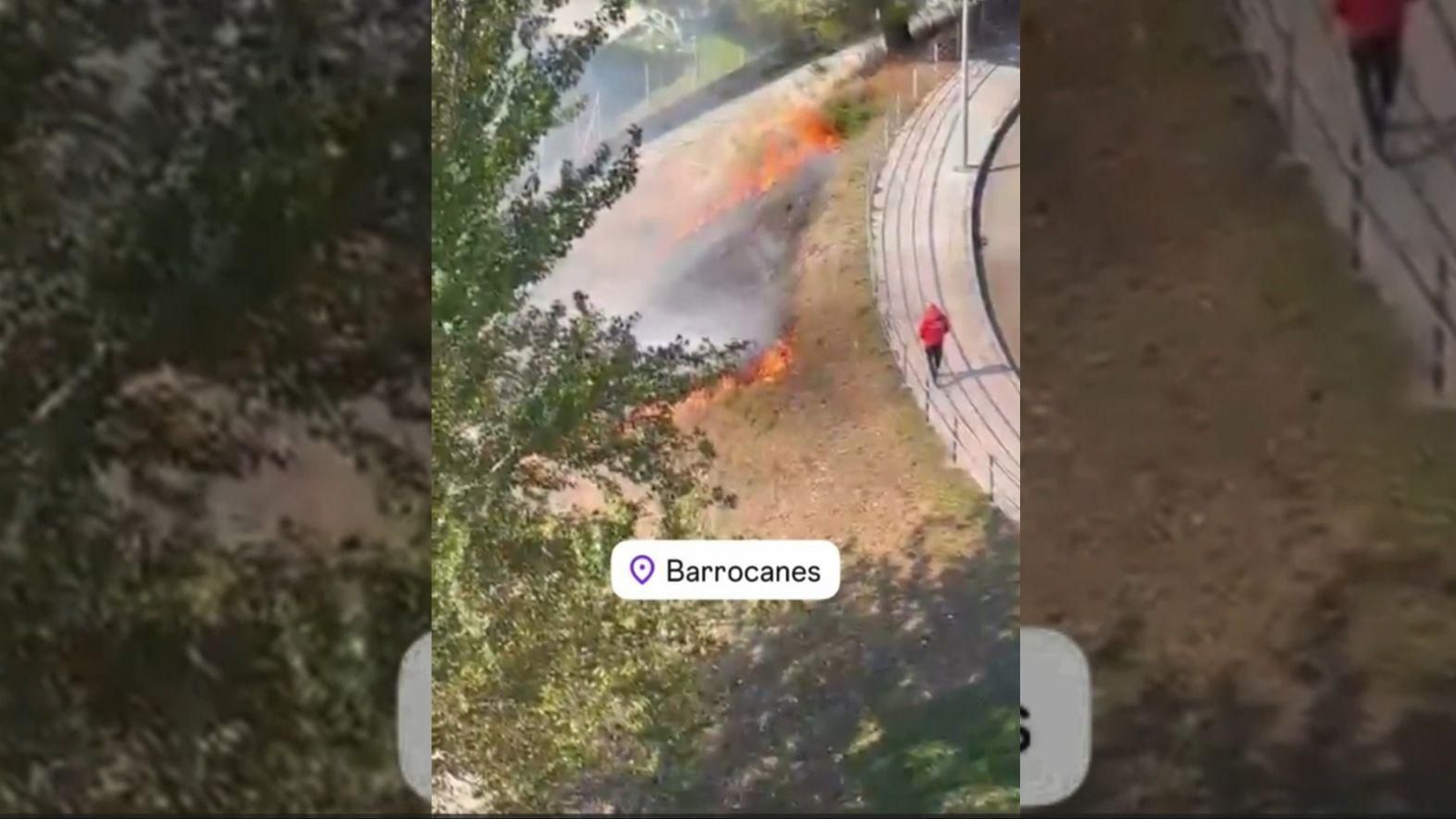 Susto en Barrocás por un incendio en un terraplén de la rúa Chano Piñeiro