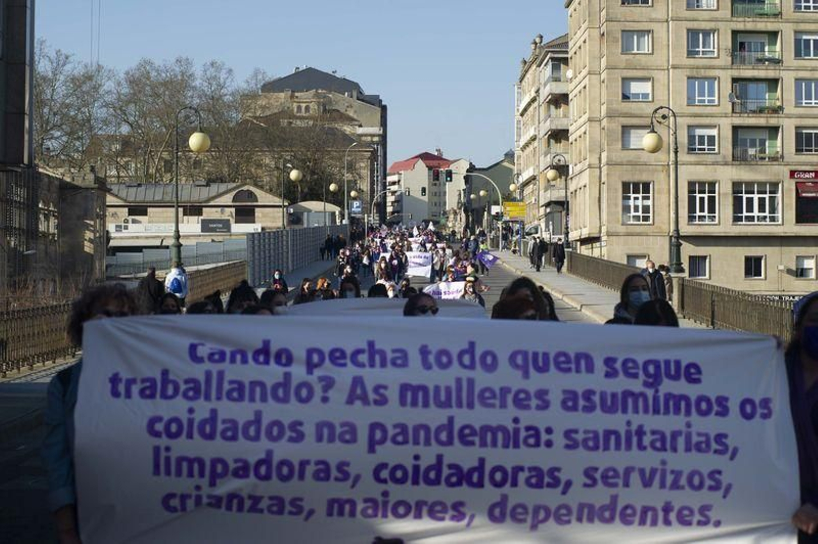 La manifestación del 8-0 recorre las calles de Ourense // FOTO: MARTIÑO PINAL