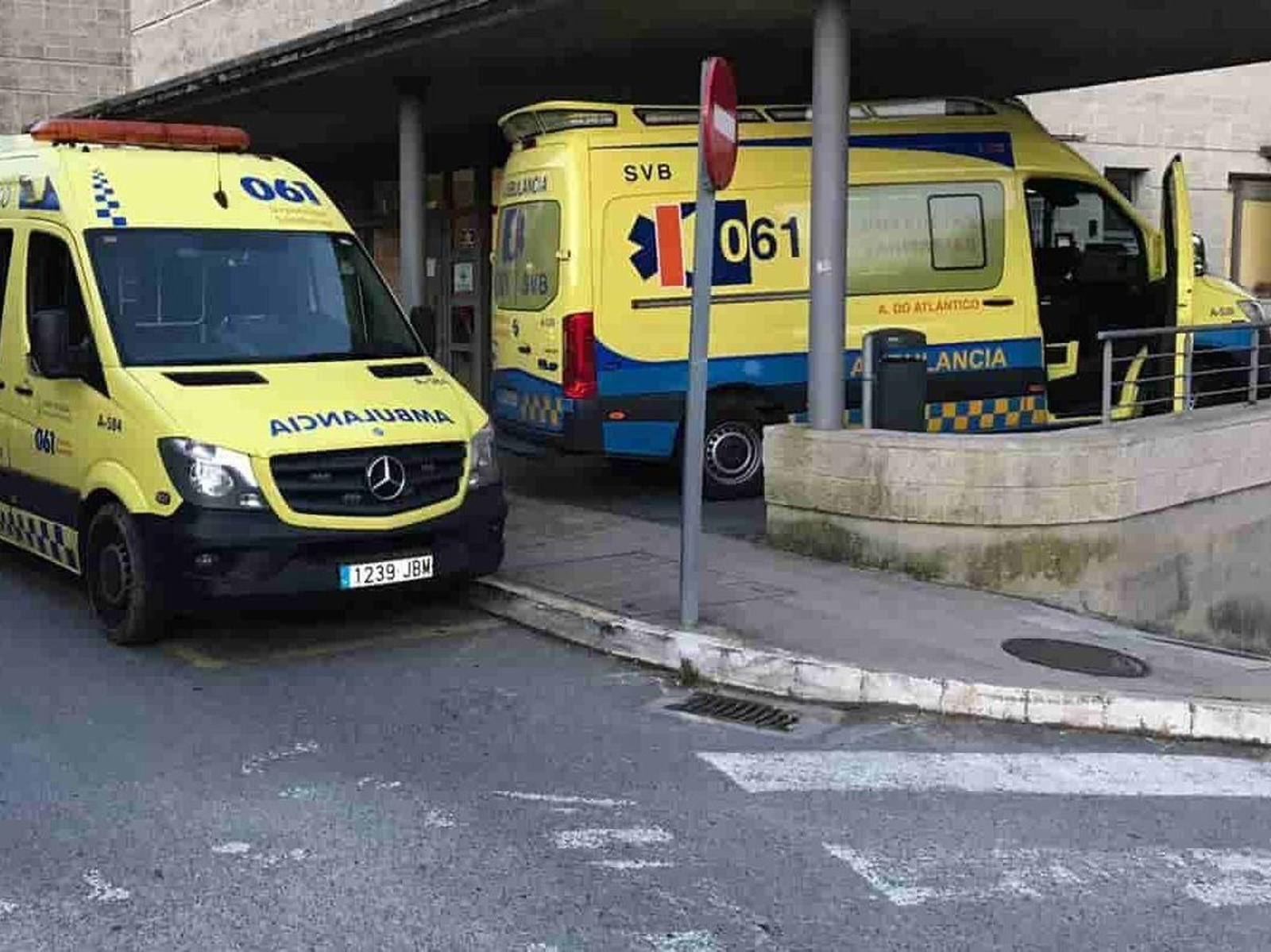 Ambulancias a las puertas del PAC de Cangas.