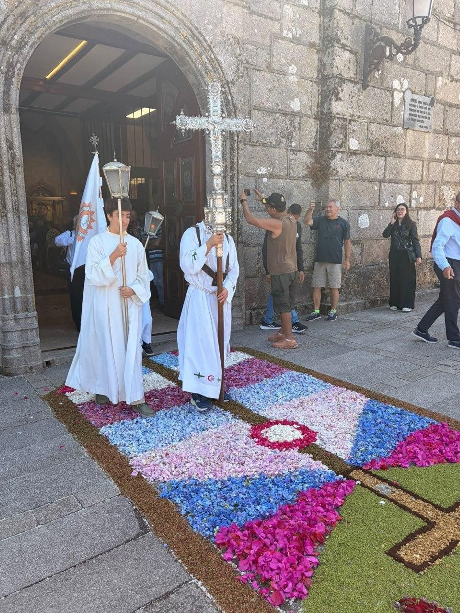Alfombras florales y procesión del Corpus en Bouzas.
