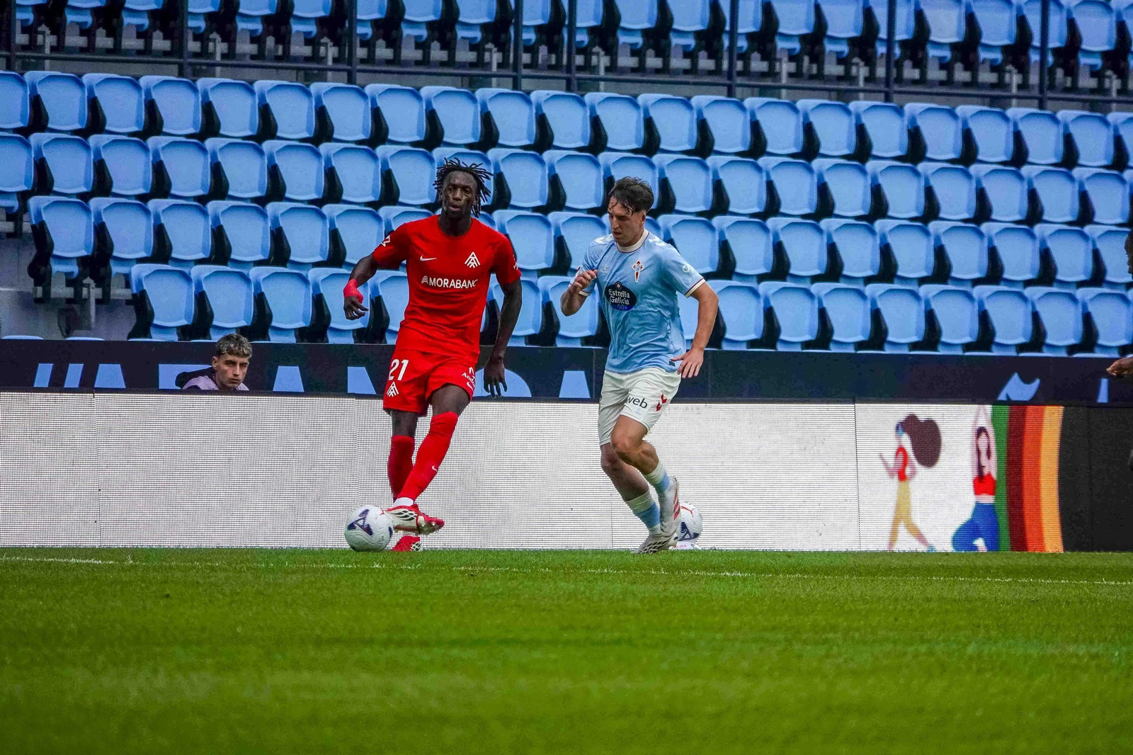 Galería | El Celta Fortuna se estrena como local en Segunda División