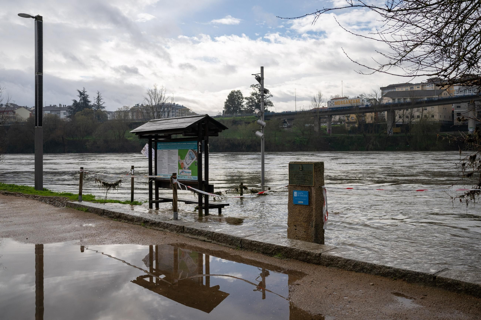 El río Miño en su paso por Ourense.