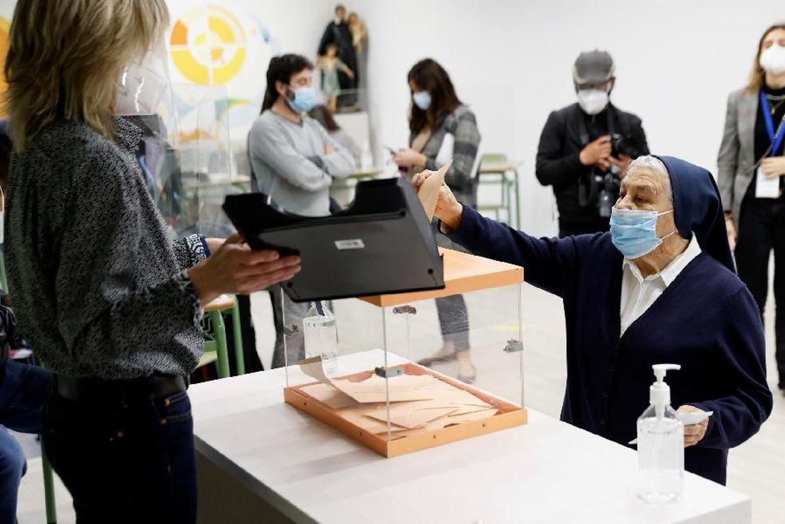 Madrid celebra unas elecciones marcadas por la pandemia 17