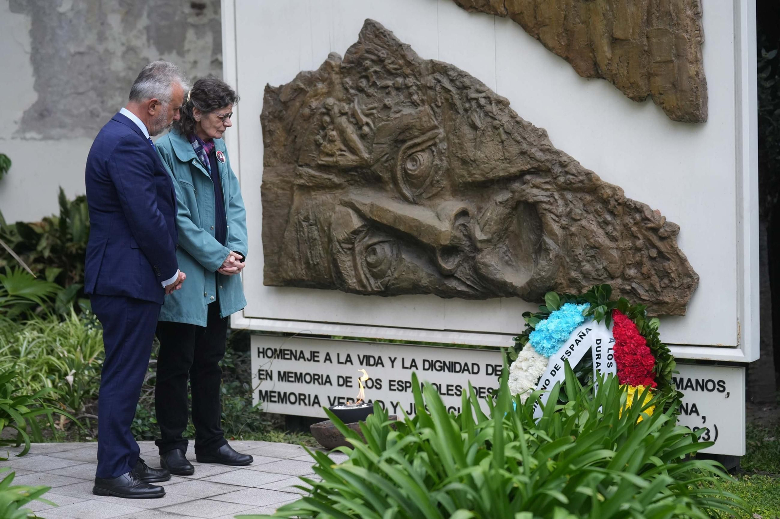 Ofrenda floral a los desaperecidos españoles