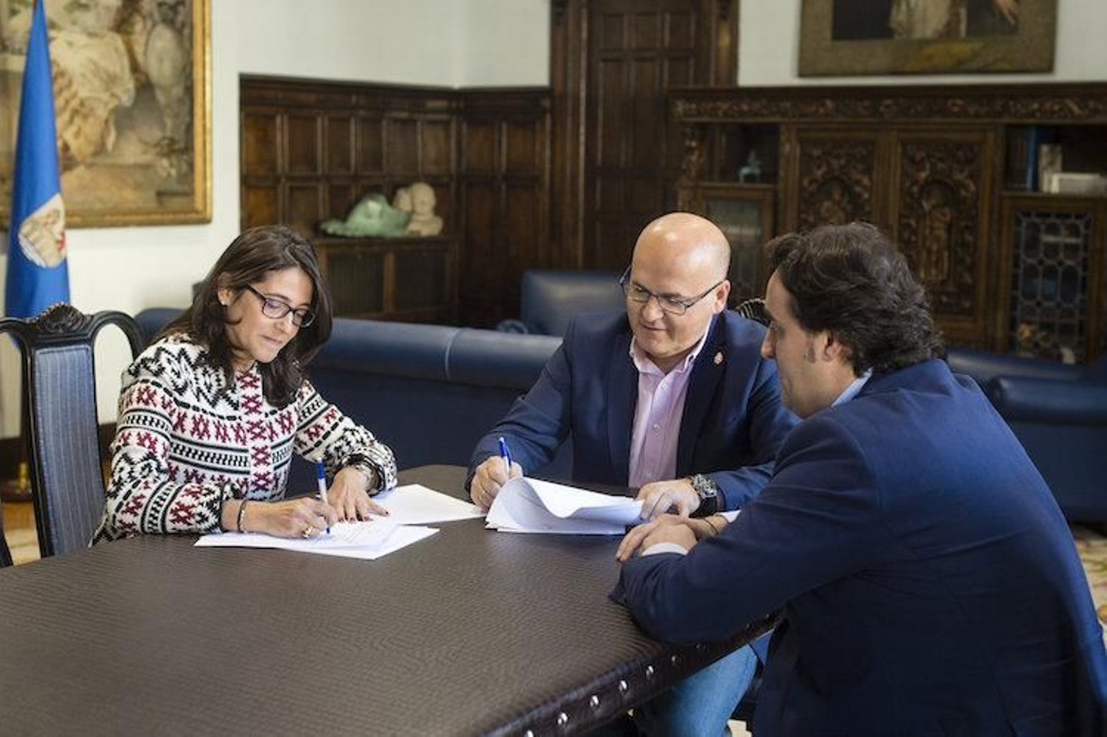 Paloma Domínguez, Manuel Baltar y Jorge Pumar, durante la reunión en la Diputación.