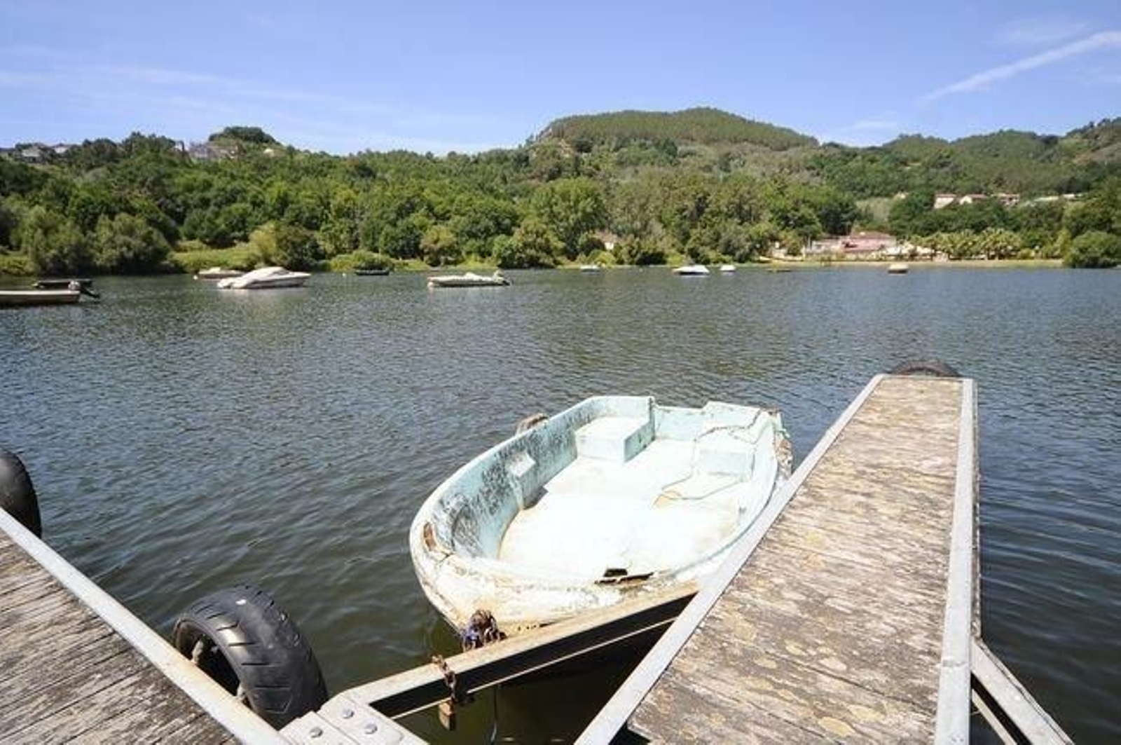 Embarcaciones en Rivela (Coles)