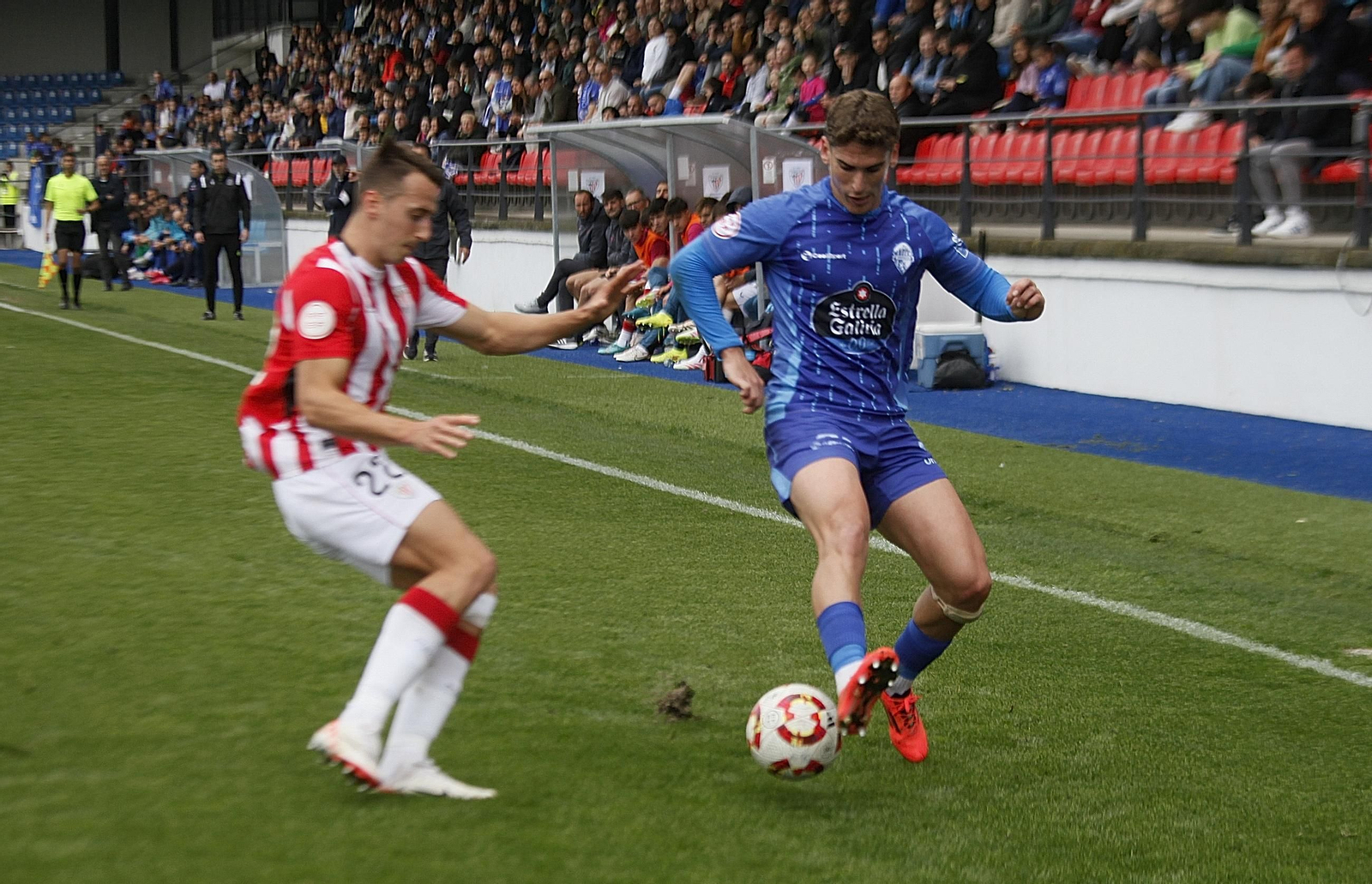 Galería | El Ourense CF sumó su primera derrota en el fortín de O Couto