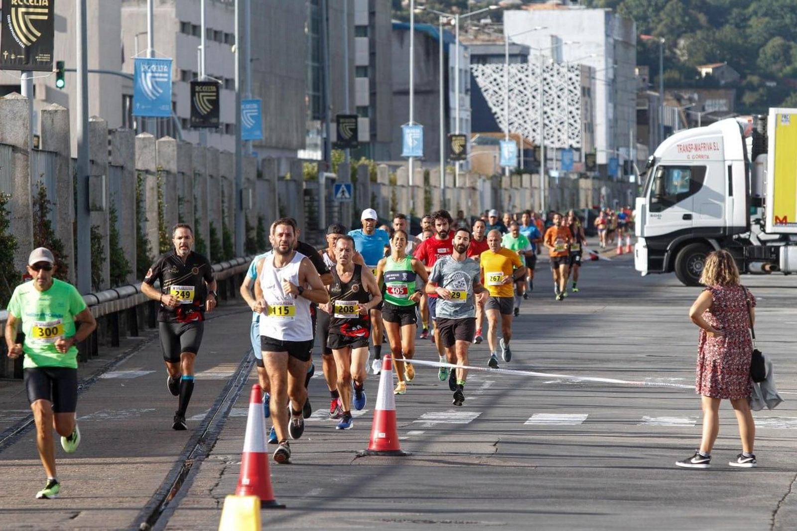 Popular carrera de 10km de O Berbés. // Jorge Santomé