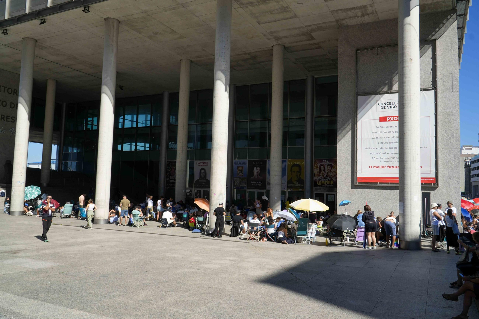 Galería | Infinitas colas por una entrada para Arde Bogatá en Vigo