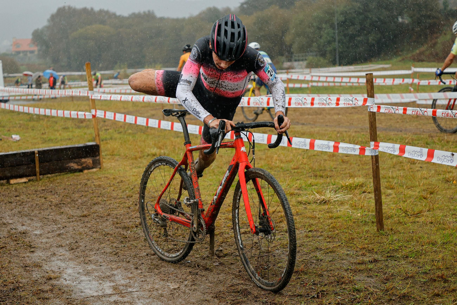 Galería | Más de 200 ciclistas compiten en el trofeo de ciclocross del Concello de Nigrán